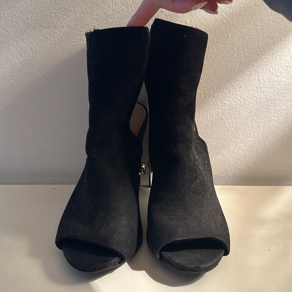 Black Bootie Heel - Picture 2 of 6